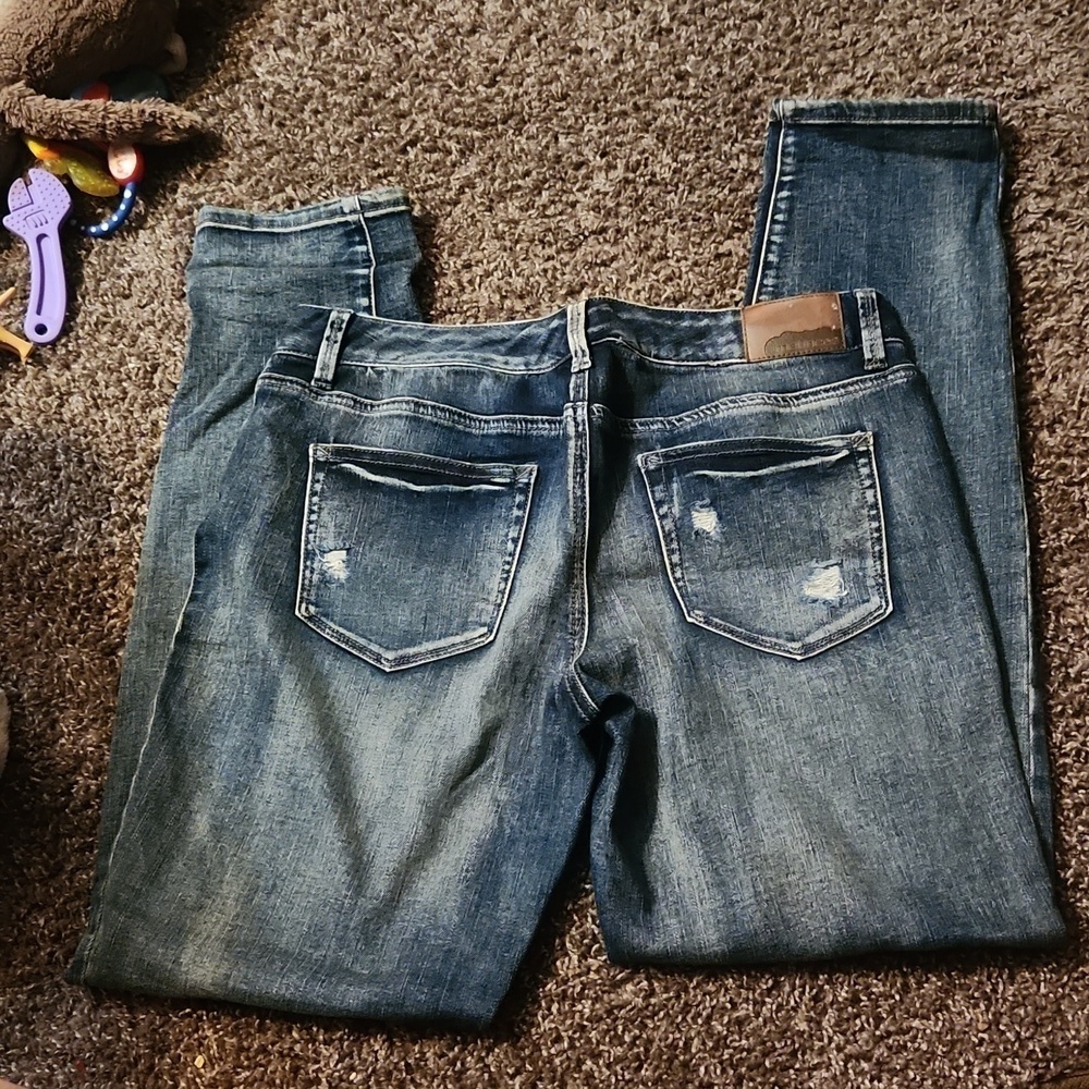 ♡Maurices Distressed Stretch Skinny Jeans Size 9/10 - Picture 3 of 3